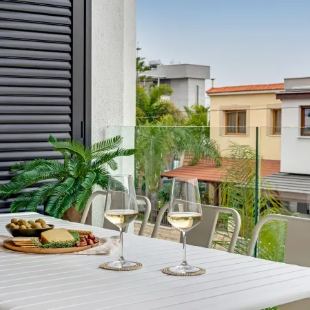 Sanders Only - Lovely 1-Bdr Apt with Two Balconies