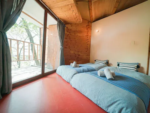 Oval Mountain Lodge