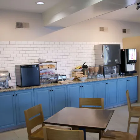 Country Inn & Suites by Radisson, Council Bluffs, IA