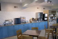 Country Inn & Suites by Radisson, Council Bluffs, IA - breakfast
