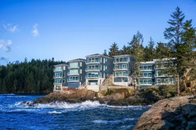 SookePoint Ocean Cottage Resort Отели рядом с достопримечательностью «Элла Бич»