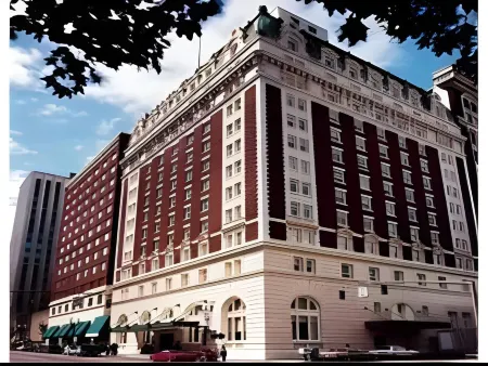 The Benson Portland, Curio Collection by Hilton Отели рядом с достопримечательностью «KIDD's Toy Museum»