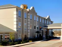 Super 8 by Wyndham San Antonio/Alamodome Area Hotels near Mission Stadium