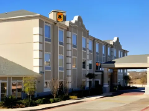 Super 8 by Wyndham San Antonio/Alamodome Area