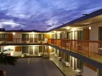 The Tangerine - a Burbank Hotel