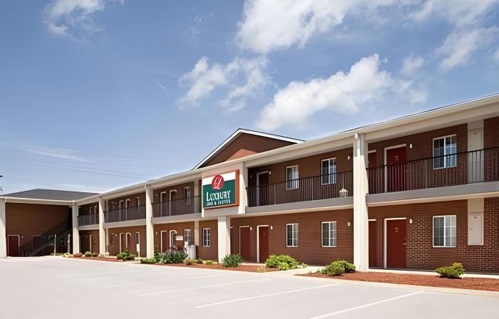 Luxbury Inn & Suites