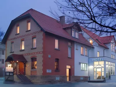 Hotel Zur Eisenbahn Hotel dekat KDW - Garten & Wärme