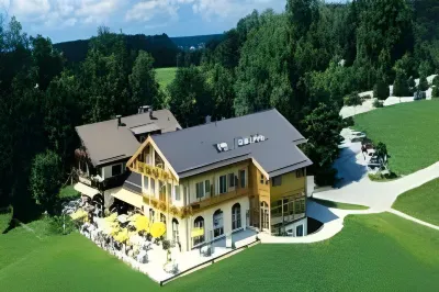 Aschbacher Hof GmbH & Co.KG Hotels in der Nähe von schöne Parkbank am Kieswerk