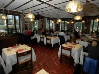 Hôtel Restaurant Maison Blanche Hotels in Paray-Vieille-Poste