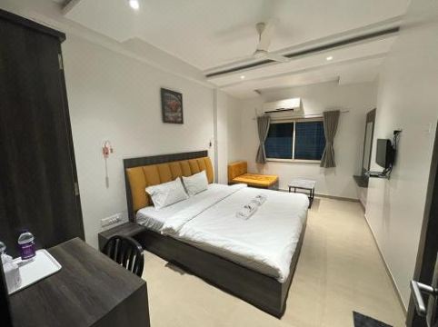 Hotel Gulmohar - Housity