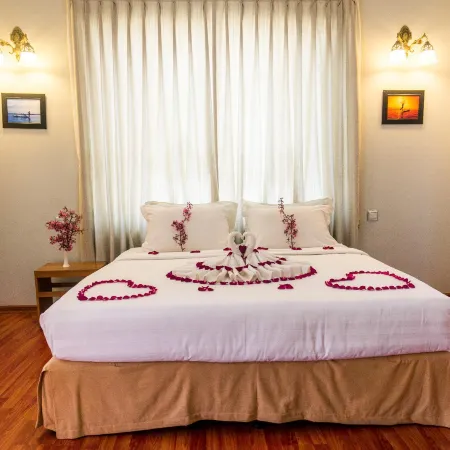 Westay @ the Grand Nyaung Shwe Hotel, Inle Lake Отели рядом с достопримечательностью «Монастырь Шве-Ян-Пяй»