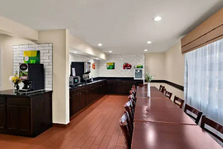 Quality Inn Memphis Northeast Near I-40 Отели в г. Миллингтон