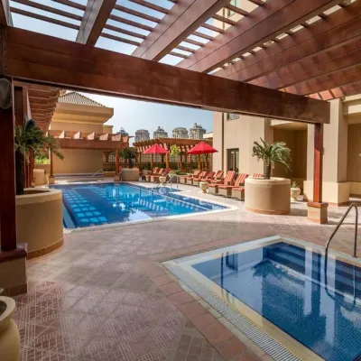 Sedra Arjaan Hoteles cerca de The Pearl