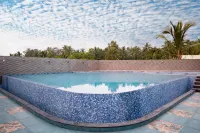 Palm Regal Resort - Pools