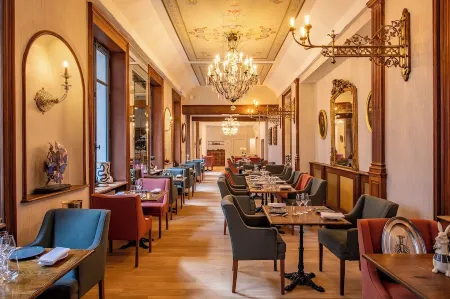 Hôtel de la Poste Avallon Отели в г. Базош