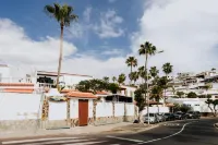 Endless Summer Hostel Hotel a Arona