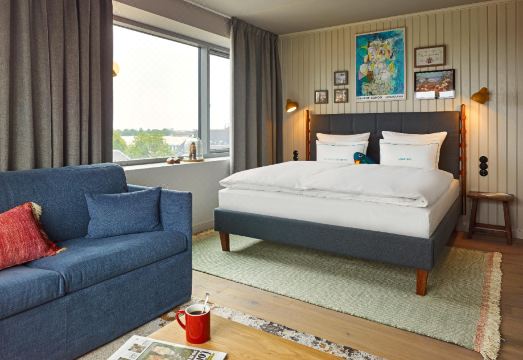 2. 25아워스 호텔..