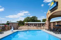 Days Inn by Wyndham Conway - piscina