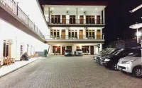 Hotel Ratna Hotels in Tuban