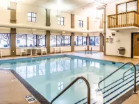 Econo Lodge Inn & Suites - Pools