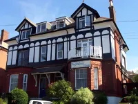 Ingledene Guest House - parking