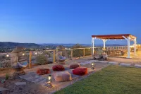 Rancho Nopales Jt - Pool, Hot Tub, Hammocks, Fast Wifi + Views! 4 Bedroom Home by RedAwning