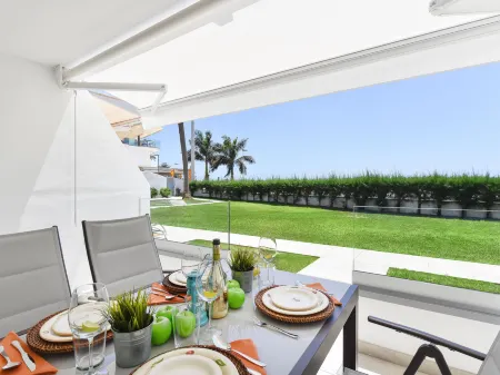 Beachfront Nasas 4 JM