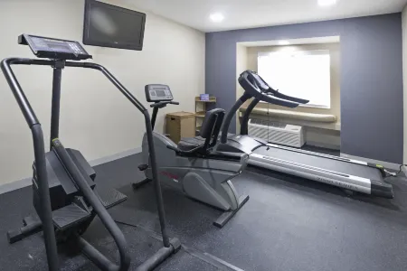 Microtel Inn & Suites by Wyndham Meridian Отели рядом с достопримечательностью «Парк Бонита Лейкс»