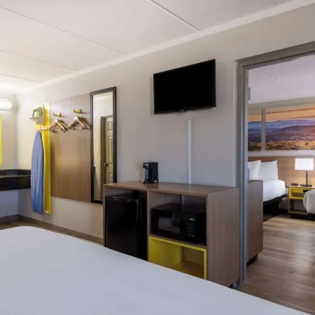 Days Inn & Suites by Wyndham Fort Bragg/Cross Creek Mall
