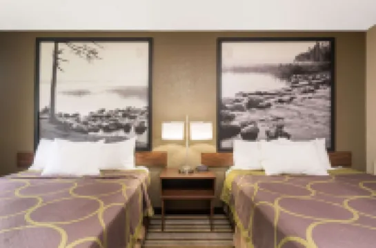 聖克勞德速8飯店