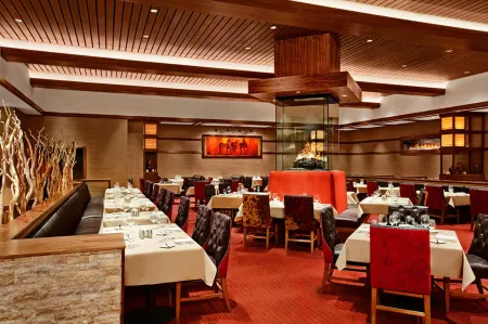 I-35穆爾瓦凡歡朋套房酒店