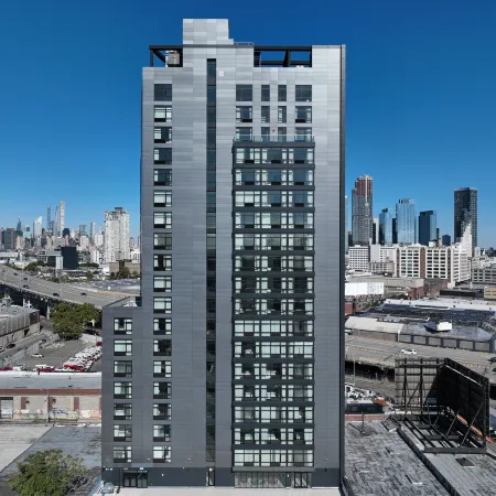 Holiday Inn Express LONG ISLAND CITY E - NEW YORK by IHG Отели рядом с достопримечательностью «Тенемент-музей»