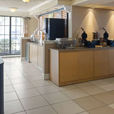 La Quinta Inn by Wyndham Pittsburgh Airport