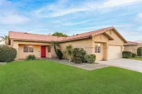 Sunny Palms by AvantStay Near Empire Polo Club