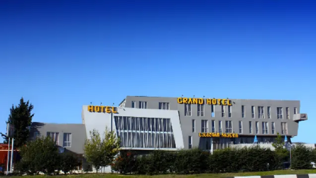 Grand Hotel Tbilisi Отели рядом с достопримечательностью «Авто Музей Тбилиси»