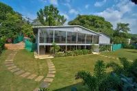 Raya Resorts
