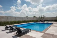 Courtyard San Luis Potosi, Los Lagos - ที่มีสระว่ายน้ำ