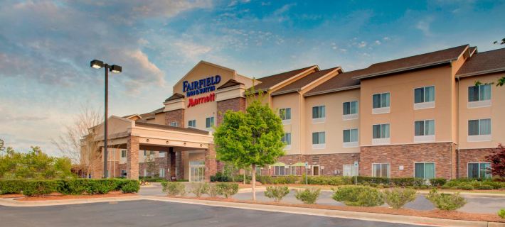Fairfield Inn & Suites Montgomery-EastChase Parkway Hotele w: Montgomery