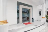 RedDoorz Syariah Near Transmart Lampung Hotels in Way Halim Permai