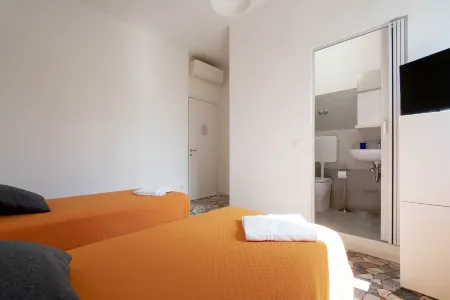 Charming Guest Room in Frassino, Italy with Private Entrance Отели в г. Gaiana