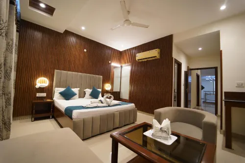 AT INN Hotel a Sahibzada Ajit Singh Nagar