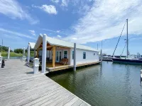 Zen! Refreshing! Spotless! Relaxing! Welcoming! Well-appointed! Dock your boat!