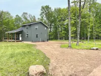 Brand New Build on Private Lake! Starlink Internet!