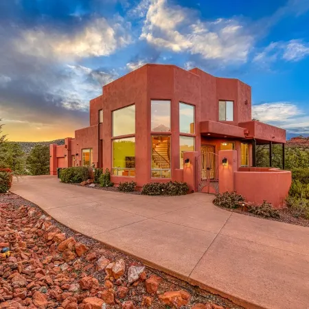 Views! Private Heated Pool + Spa + BBQ + Games + EV + High-speed Wifi