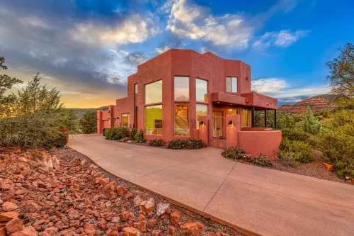 Views! Private Heated Pool + Spa + BBQ + Games + EV + High-speed Wifi