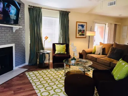 Southern sophistication in the park Отели рядом с достопримечательностью «Middleton Place»