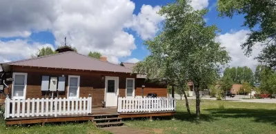 Charming Home in the Heart of Downtown Pinedale Hotels in 
