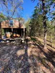 Tranquil cabin with AC and 2 creeks on secluded 5 acres with WiFi