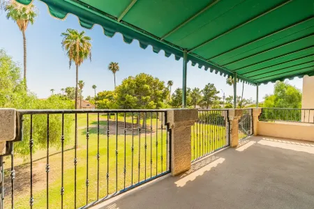 Awesome 3 bedroom on the 1st Green of Arrowhead Golf Club Отели рядом с достопримечательностью «The Legend at Arrowhead»