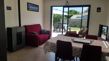 For a relaxing stay close to the sea, comfortable house Отели в г. Пенмарш